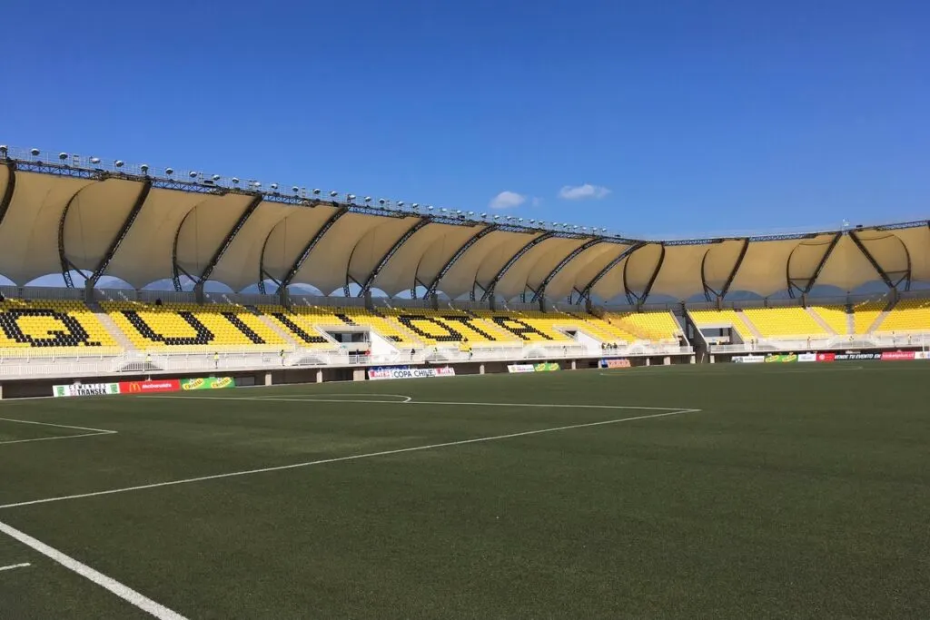Estadio Lucio Fariña de Quillota sin gente.