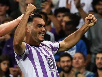 [VIDEO] Terminó en golazo: La magistral jugada de Gabriel Suazo en el triunfo de Toulouse sobre Liverpool