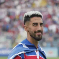 El afectuoso diálogo de figura de Colo-Colo con Juan Martín Lucero en medio de la disputa en la FIFA de ByN con el delantero