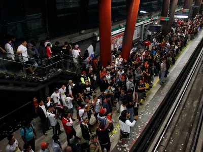 Celebran los hinchas: Colo-Colo se une a Metro de Santiago con una innovadora medida para sus partidos