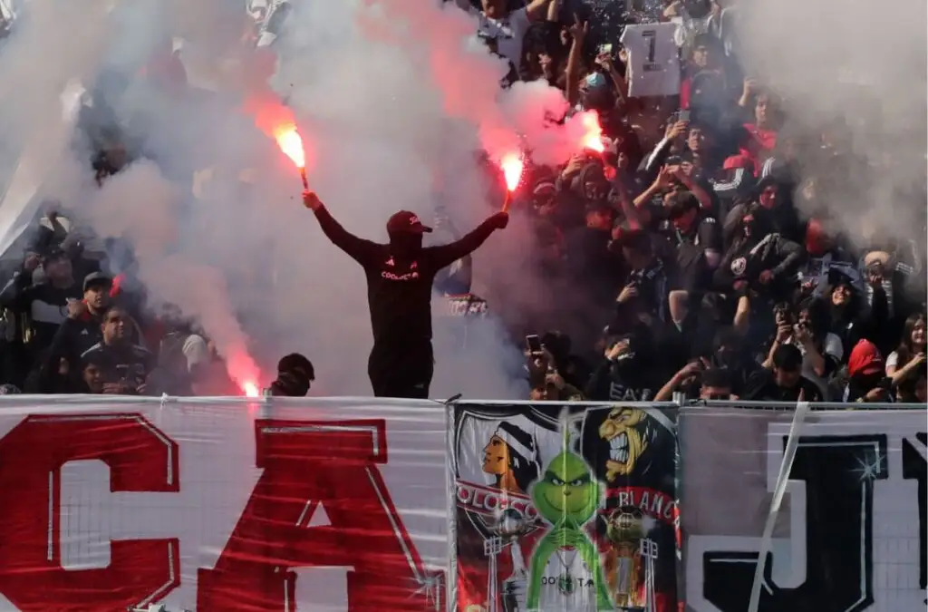 Plantel de Colo-Colo evitó encontrarse con los hinchas tras su fracaso internacional.