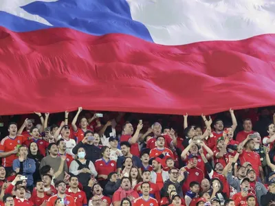 “¿Hay algo más rasca?”: Fanáticos de La Roja en la web reaccionan con furia por las pifias al himno chileno