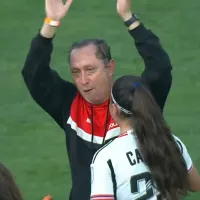 [VIDEO] Un emocionado Luis Mena se despide de Colo-Colo Femenino bajo aplausos de los hinchas