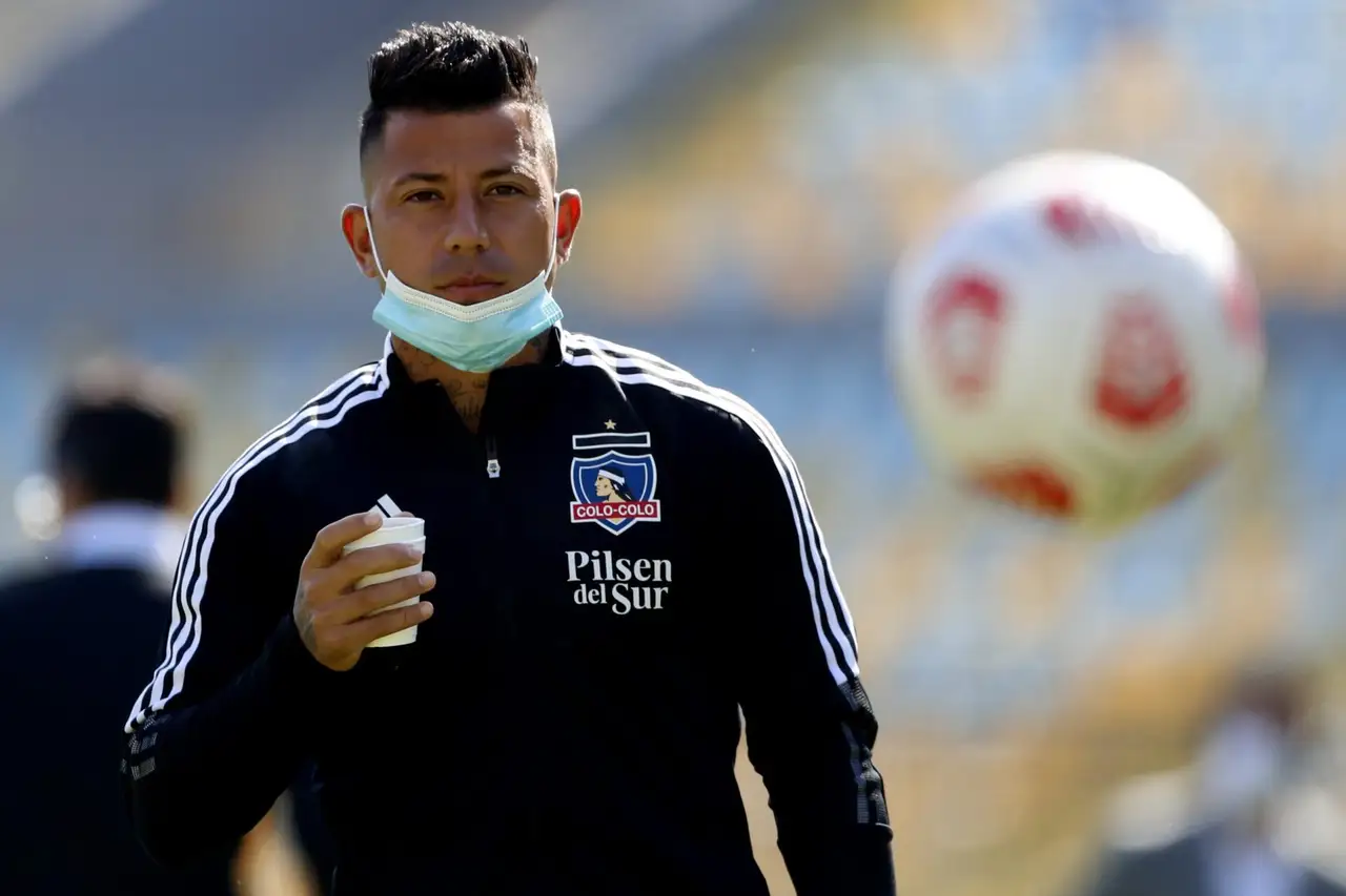 Futbol, Everton vs Colo Colo. Fecha 4, campeonato Nacional 2021. El jugador de Colo Colo Leonardo Valencia es fotografiado durante el partido de primera division contra Everton disputado en el estadio Sausalito de Vina del Mar, Chile. 18/04/2021 Andres Pina/Photosport Football, Everton vs Colo Colo. 4th date, 2021 National Championship. Colo Colo’s player Leonardo Valencia is pictured during the first division match against Everton held at the Sausalito stadium in Vina del Mar, Chile. 18/04/2021 Andres Pina/Photosport