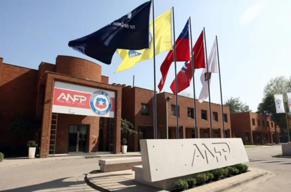 Tribunal de Disciplina de la ANFP desestimó denuncia de la U contra Colo-Colo.