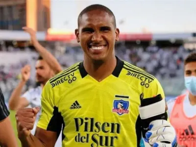 Digno de aplaudir: El emotivo gesto de Omar Carabalí que llena de orgullo al pueblo colocolino