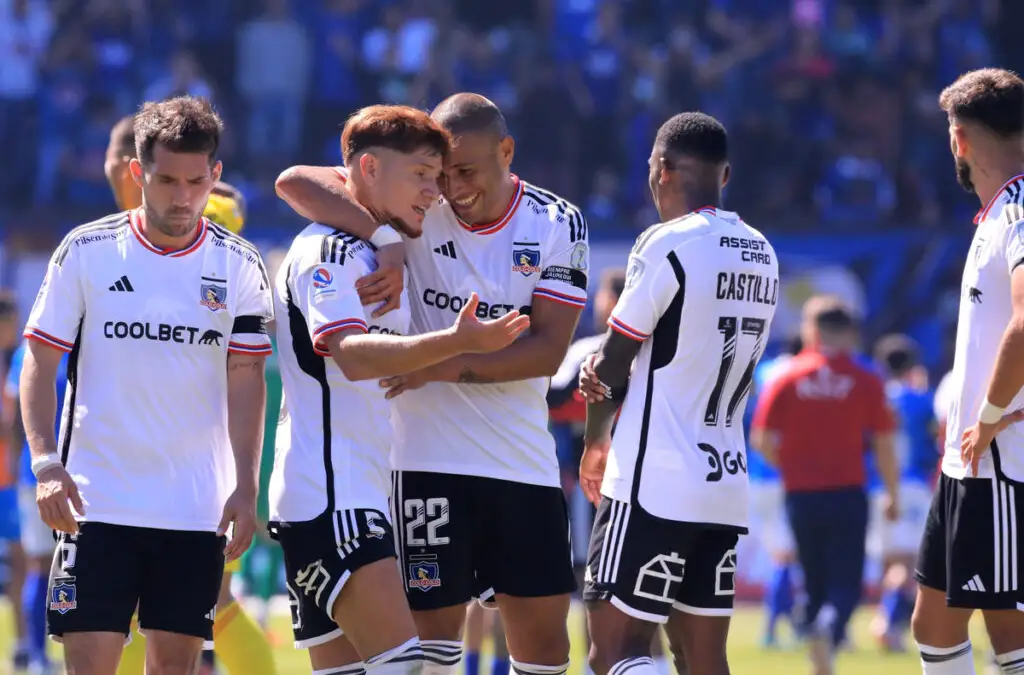 Plantel de Colo-Colo aplaudió actuación de Julio Bórquez ante la UC.