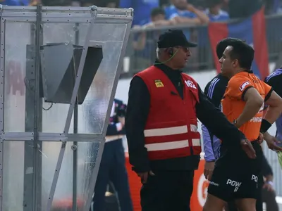 «Posición antinatural»: Liberan los audios del VAR en los 3 penales del Superclásico entre Colo-Colo y U