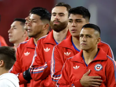 Remezón total: Jugador de La Roja se lesiona y queda fuera del encuentro ante Ecuador