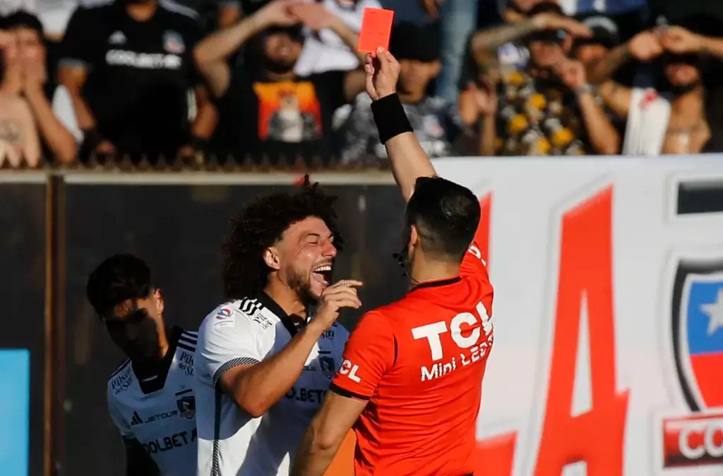 Maximiliano Falcón nuevamente fue expulsado en Colo-Colo.
