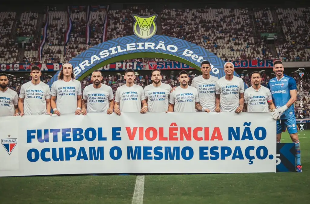 Jugadores de Fortaleza mandaron un potente mensaje tras el fallecimiento de dos hinchas de Colo-Colo.