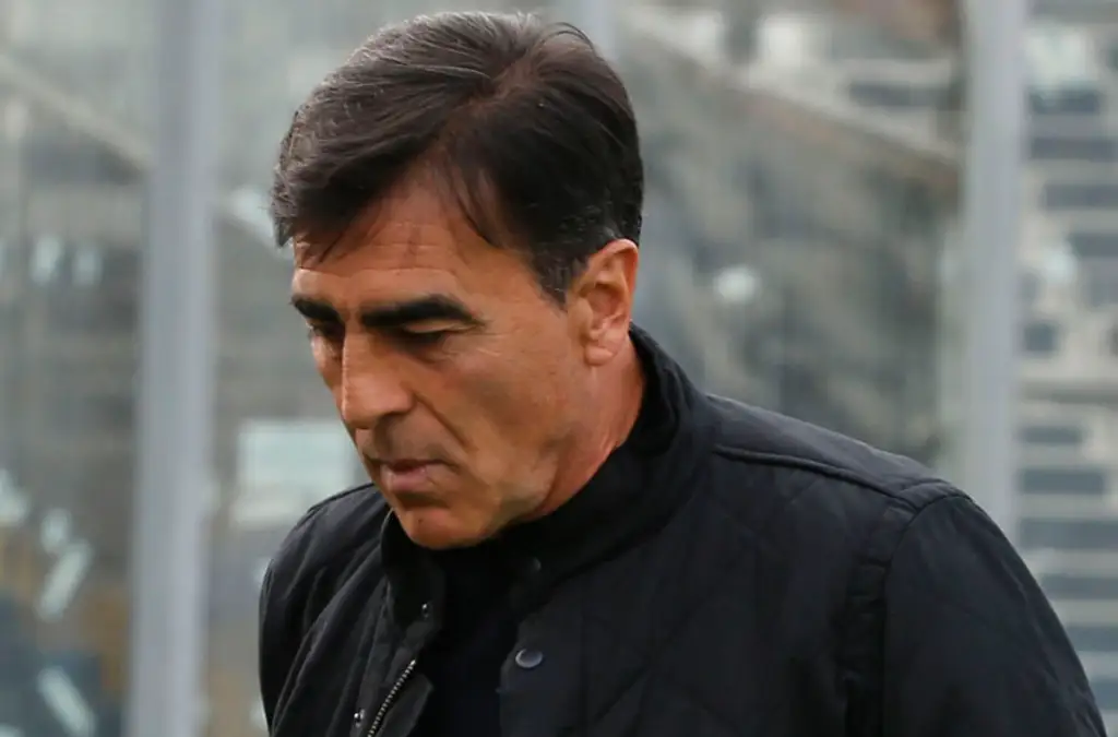 Gustavo Quinteros se resigna a no sumar más refuerzos que Óscar Opazo.