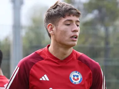 Colo-Colo vuelve a la carga: Entregan ilusionante noticia por el posible fichaje de Iván Román