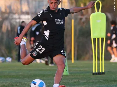 [Video]: Juvenil de Colo-Colo le mete presión a Gustavo Quinteros con gol de 40 metros