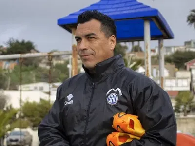 No ha sido como esperaba: Los detalles del duro presente de Esteban Paredes en su retorno al fútbol con San Antonio Unido