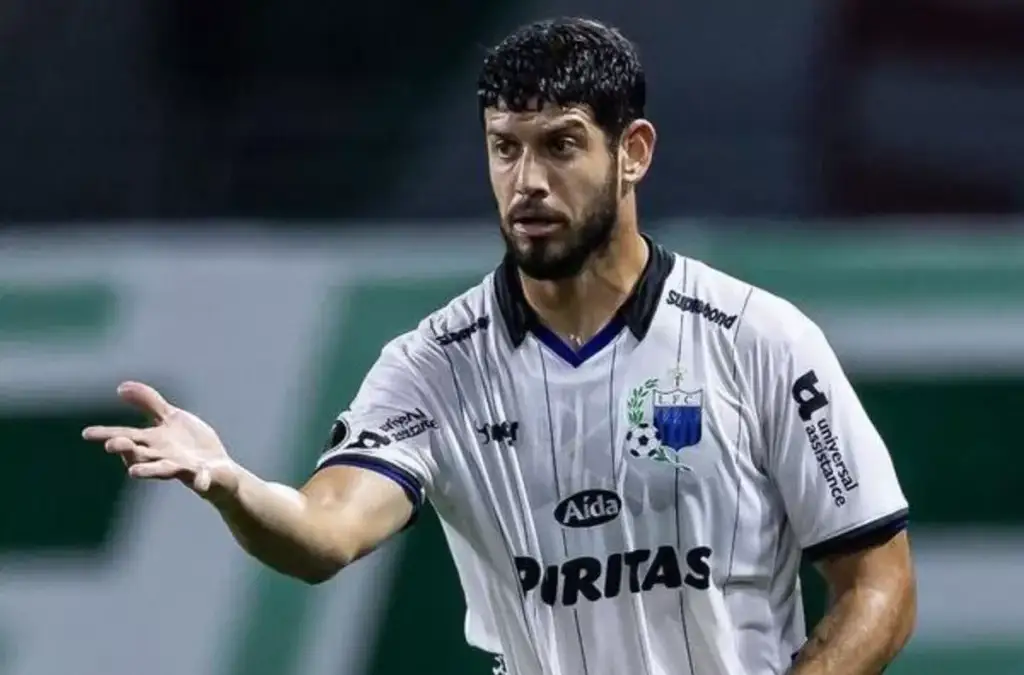 Matías de los Santos juega en Liverpool de Uruguay.