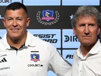La gran traba que demora la llegada del último refuerzo de Colo-Colo: Almirón lo sabe