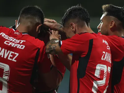 Arturo Vidal no llegará solo: Colo-Colo amarró a su segundo refuerzo para el 2024