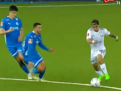 Su primer tanto en Rusia: Jordhy Thompson anotó un golazo en derrota del FC Orenburg
