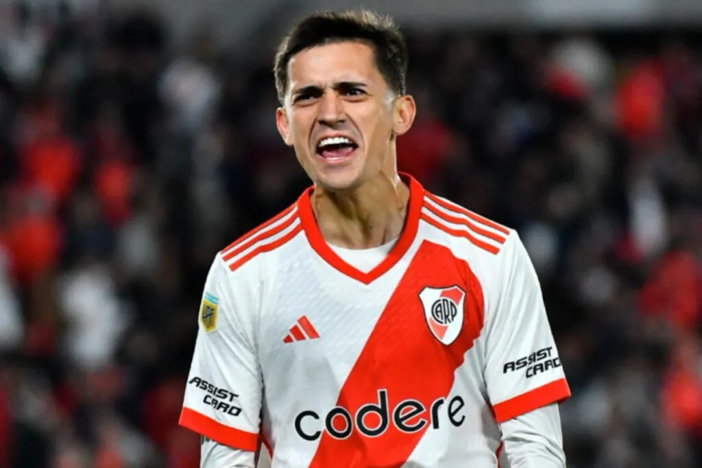 El ex jugador de Colo-Colo, Pablo Solari celebrando un gol con River Plate