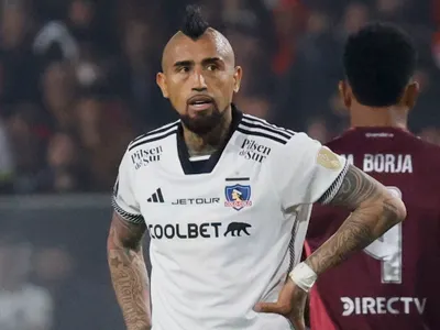 Periodista argentino se lanza contra Arturo Vidal por dichos sobre River Plate: «Si chicanea, aprenda a sumar. Huevón»