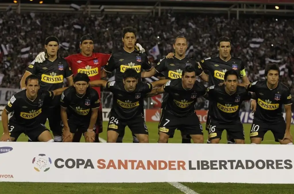 Los 11 jugadores titulares de Colo-Colo enfrentaron a Santos en el Estadio Monumental.