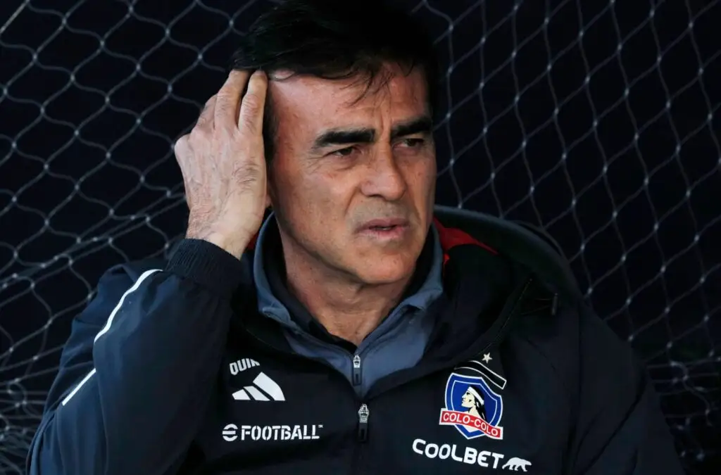 Gustavo Quinteros podría estar viviendo sus últimos meses en Colo-Colo.