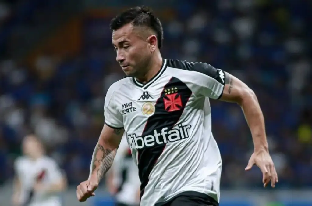 El ex seleccionado nacional sería ofrecido en parte de pago por Saldivia.