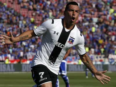 Esteban Paredes recibió un ofrecimiento para volver a jugar en el Estadio Monumental