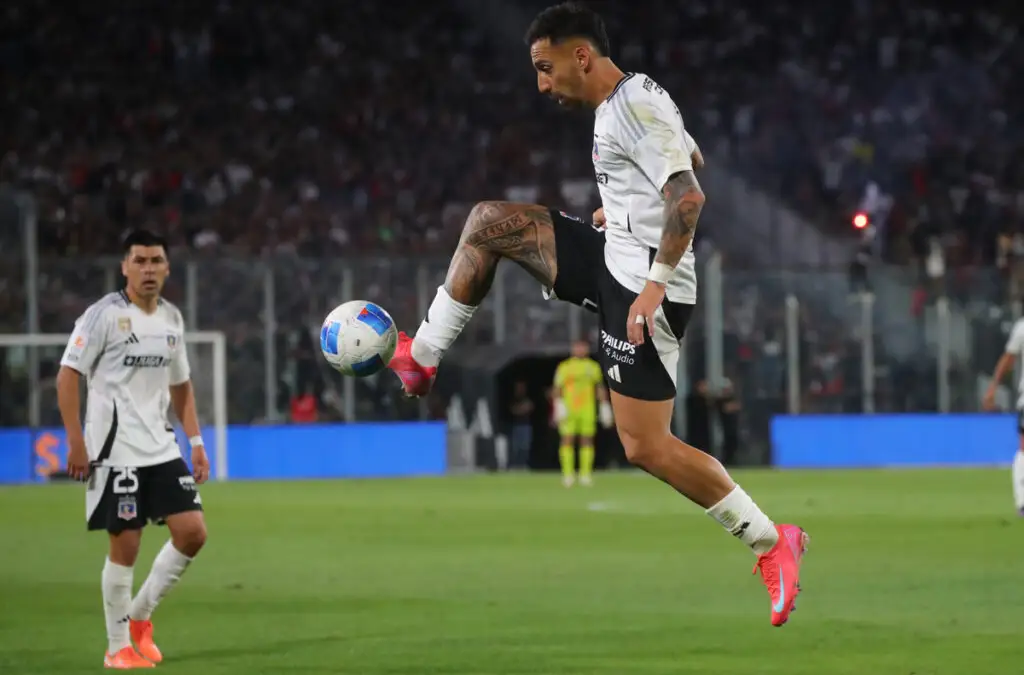 Javier Correa recibió respaldo de Jorge Almirón ante su falta de gol en Colo-Colo.