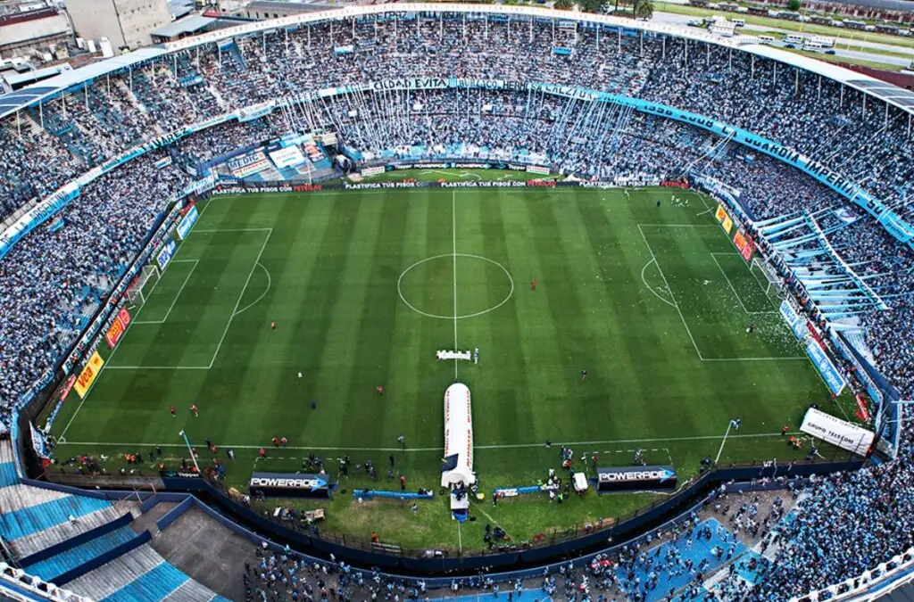 El Estadio Presidente Perón, mejor conocido como el Cilindro, se prepara para recibir a Colo-Colo.