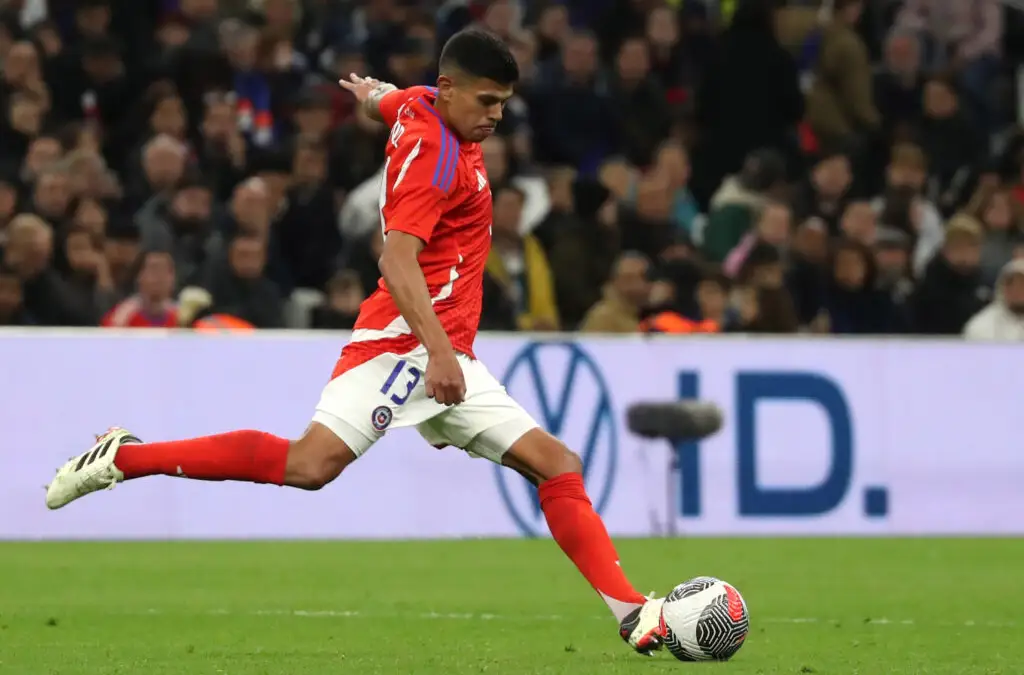 Esteban Pavez durante el partido amistoso de la Selección Chilena frente a Francia.