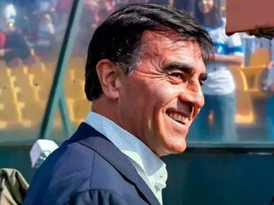 Un club lo tiene como prioridad: Revelan los primeros interesados en fichar a Gustavo Quinteros