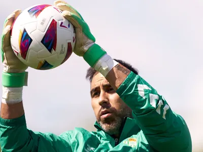 Claudio Bravo no puede más de alegría tras impensado reconocimiento del Real Betis: «Me genera una felicidad enorme»
