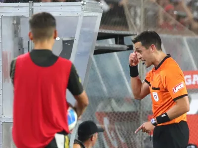 Fin a las dudas: Liberan los audios del VAR sobre el polémico penal en el duelo de Colo-Colo vs Everton
