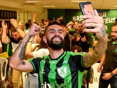 Equipo B: La insólita justificación del entrenador de América Mineiro para usar un delantero suplente ante Colo-Colo