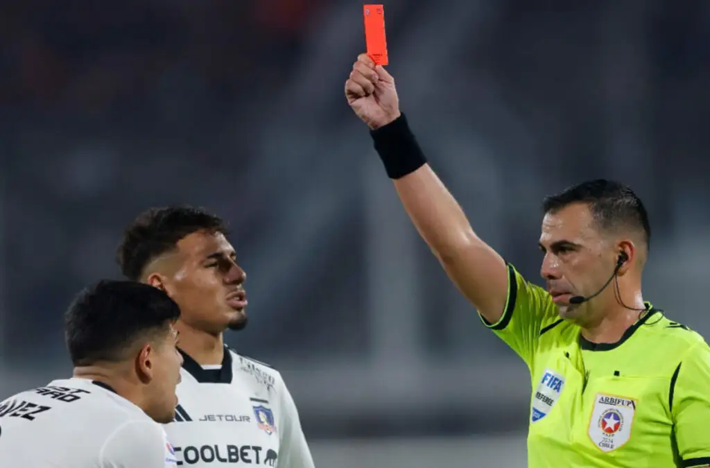 Esteban Pavez fue expulsado en el duelo de Colo-Colo ante Deportes Copiapó.