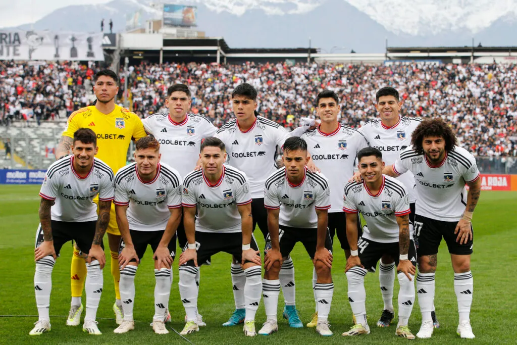 Formación de Colo-Colo.