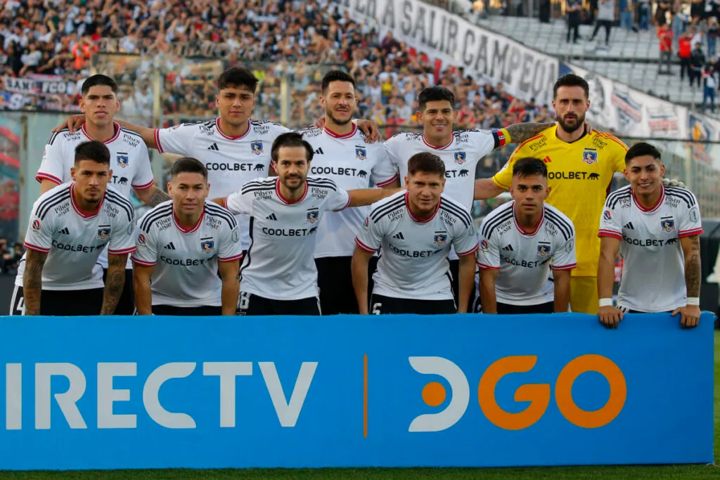 Formación de Colo-Colo en el partido frente a Huachipato en el Estadio Monumental