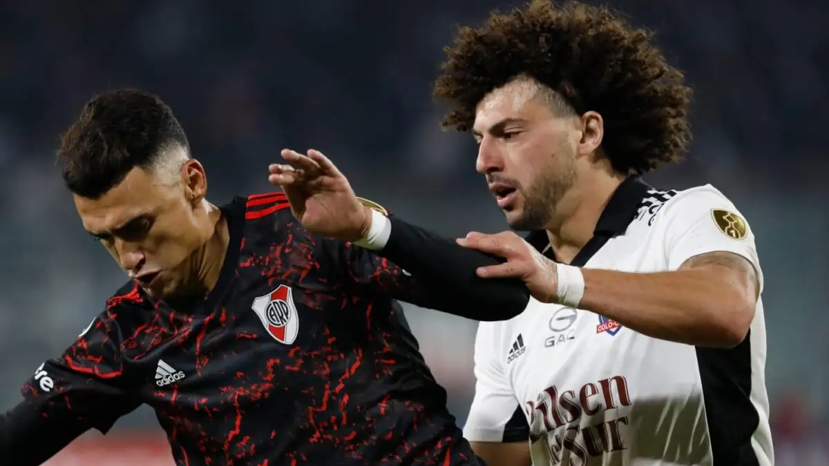 Colo-Colo podría enfrentar a River Plate sin público visitante en Buenos Aires.