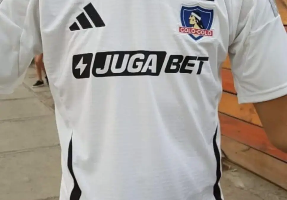 Camiseta de Colo-Colo 2025.