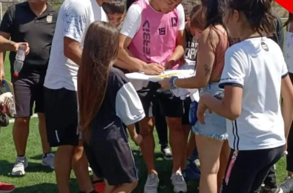 Matías Fernández en su complejo deportivo de Los Nogales / Fotografía: As Chile