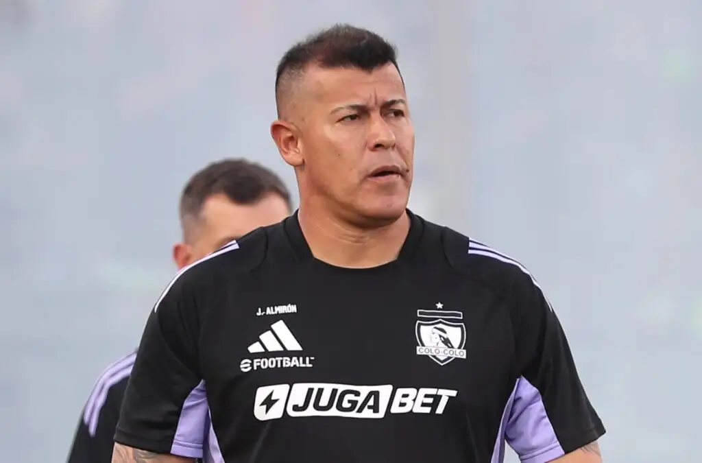 Jorge Almirón criticó a las autoridades por la programación de los partidos en Chile.