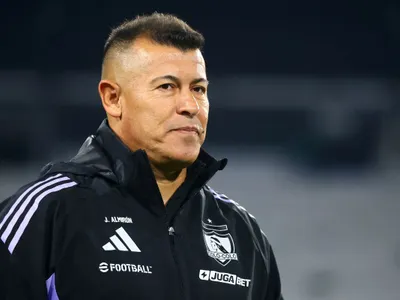 El simbólico gesto de Jorge Almirón tras ser ratificado en Colo-Colo