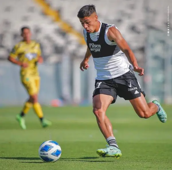 Pedro Navarro entrenando en Colo Colo.