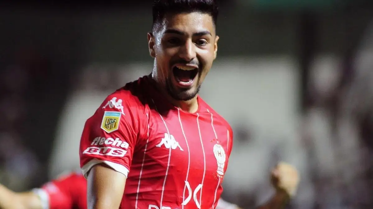 El jugador formado en Colo-Colo vive un gran presente en Argentina.