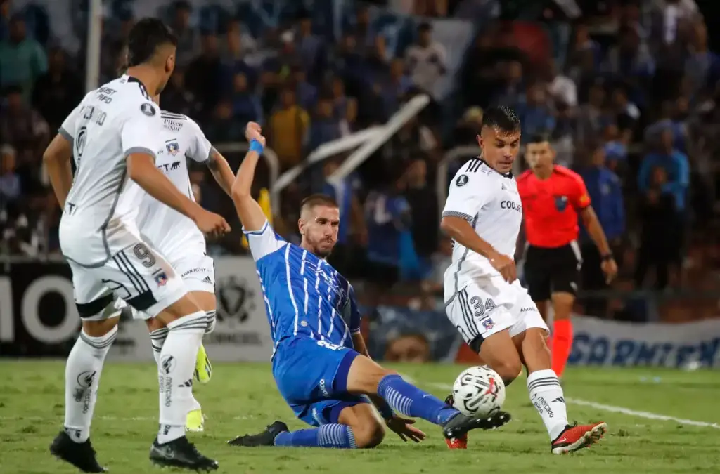 Colo-Colo recibirá a Godoy Cruz en el Estadio Monumental por la Copa Libertadores.