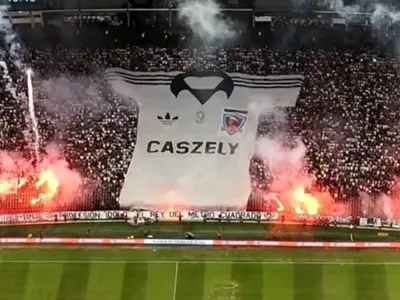 [VIDEO] «Profesión ídolo»: Así fue el homenaje a Carlos Caszely por parte de hinchas de Colo-Colo