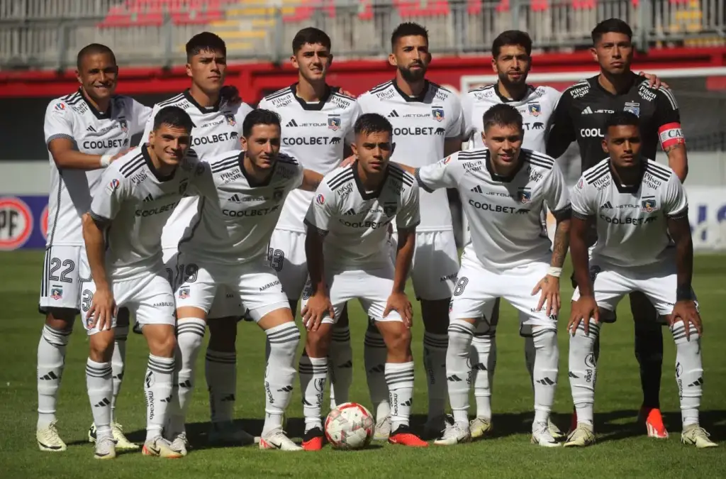 Alfredo Stöhwing defendió la conformación del plantel de Colo-Colo.