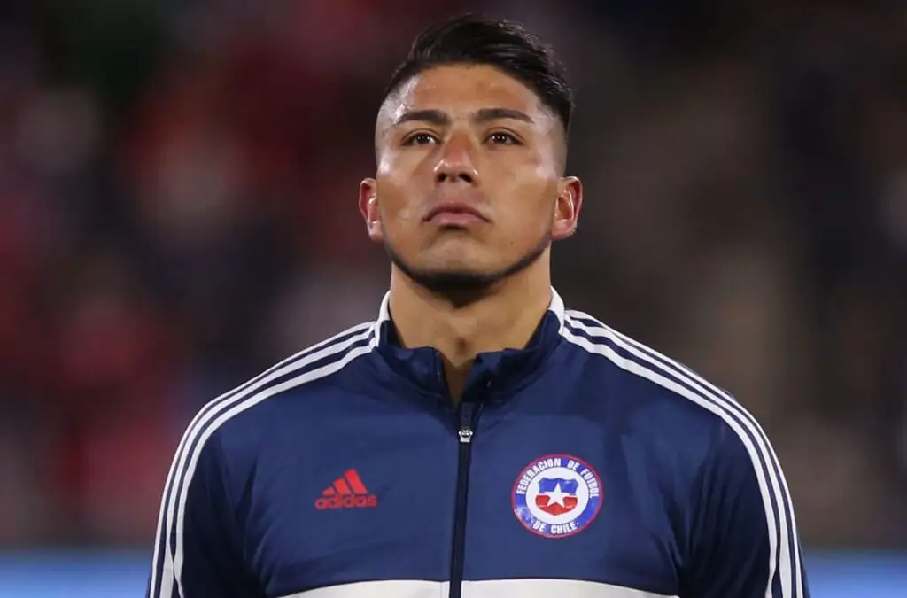 Brayan Cortés será titular en La Roja.